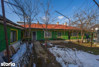 Casă cu 6 camere cu Canalizare în Central