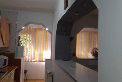 Apartament cu 2 camere semidecomandat, mobilat în Constructorilor - 1