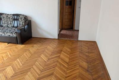 Apartament cu 3 camere semidecomandat în Central - 3
