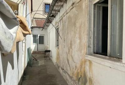 Casă cu 4 camere cu Canalizare în Tomis II - 2