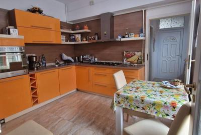 Casă cu 5 camere cu Canalizare în Central - 18