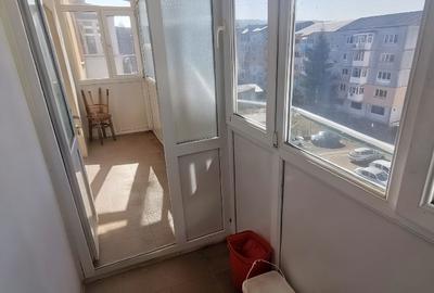Apartament cu 3 camere decomandat în Pietroasa - 5