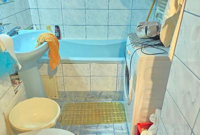 Vand apartament 3 camere semidecomandat in Deva, zona Micro 15, etaj 3 - 5