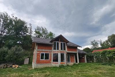 Casă cu 5 camere cu Teren 1067 Mp în Central - 9