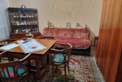 Apartament doua camere, decomandat, etaj patru, structura buna, simplu, central - 4