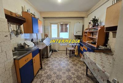 Apartament cu 4 camere decomandat în Cetate