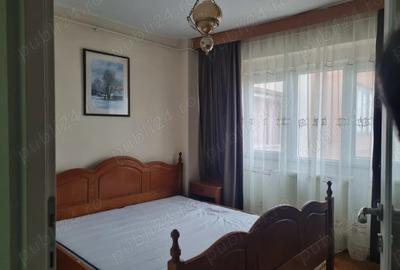Apartament cu 3 camere decomandat, mobilat în Dacia