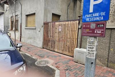 Casă individuală cu 4 camere cu Canalizare în Decebal