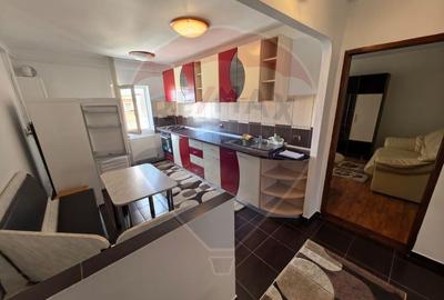 Apartament cu 3 camere decomandat, mobilat în Central
