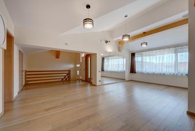 Casă cu 8 camere cu Canalizare în Central - 19