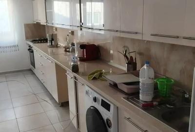 De vanzare casa demisol si parter garaj si teren - 6