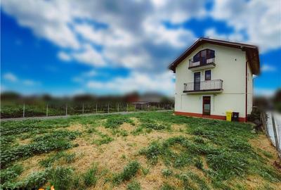 Casă cu 5 camere cu Teren 1000 Mp în Central