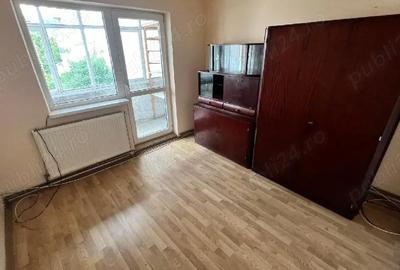Apartament cu 3 camere decomandat în Petros - 2