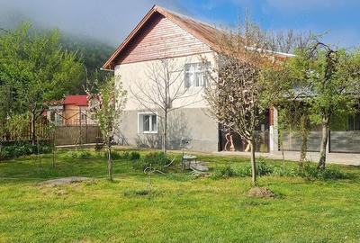 Casă cu 4 camere cu Teren 2727 Mp în Central