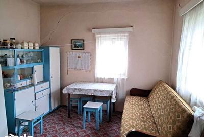 Casă cu 3 camere cu Teren 90 Mp în Central - 2