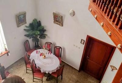Casă cu 4 camere decomandat în Central - 6