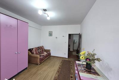Apartament cu 3 camere în Podu Roș - 2