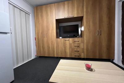 Garsoniera de inchiriat aproape de metrou ! - 2