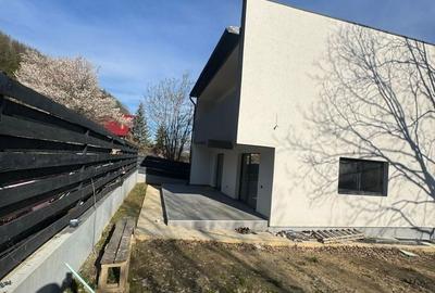 Casă cu 4 camere în Central - 2