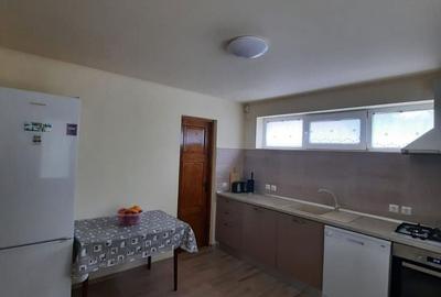 Casă cu 5 camere cu Teren 8142 Mp în Central - 1