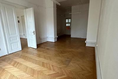 Spațiu comercial, de 140 mp, în P-ța Maria - 7