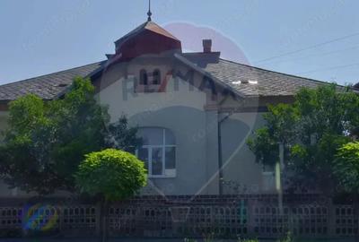 Casa / Vila cu 3 camere de vanzare in zona Ultracentral