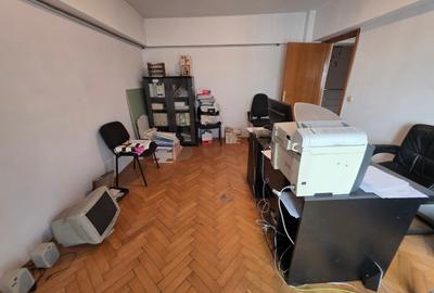 B-ul Unirii la intersectie cu strada Traian, stradal, 10 minute metrou, - 13