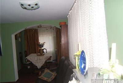Casă cu 8 camere cu Teren 2000 Mp în Coțofenești - 7