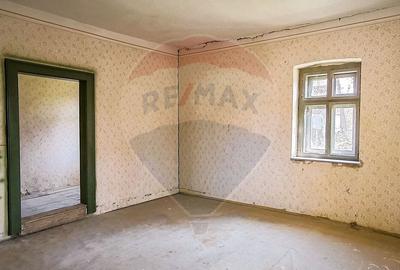 Casa saseasca - teren generos si potential de extindere - Somartin 103 - 6