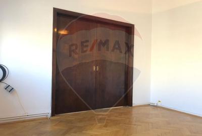 Apartament cu 4 camere nemobilat in P-ta Victoriei langa Orange - 4