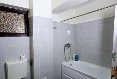 Apartament cu 3 camere semidecomandat în Central - 1