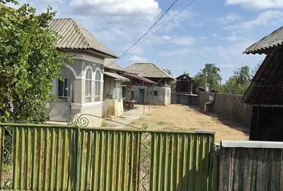 Teren de 1300 mp, în Glâmbocata