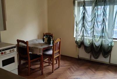 Casă cu 8 camere cu Teren 500 Mp în Iosia