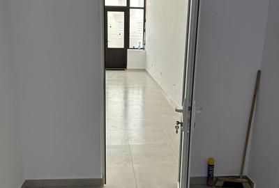 Spațiu comercial, de 60 mp, în Central - 8