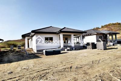 Casă la cheie  pe 1 nivel  4 cam. 2 bai ,650 mp. teren - 6