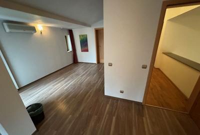 Casă / Vilă cu 6 camere în zona  Calea Aradului - 44