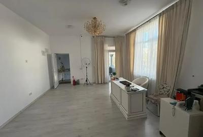 Casă cu 6 camere cu Canalizare în Moșilor - 2