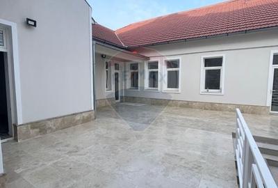 Casa / Spatiu comercial cu 6 camere de inchiriat in zona centrala Casa / Spatiu comercial cu 6 camere de inchiriat in zona centrala - 12