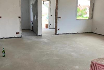 Casă cu 7 camere cu Teren 420 Mp în Central - 1