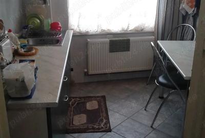 Casa cu arhitectura deosebita ,zona buna pentru birouri - 1