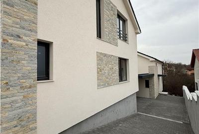 Casa individuala 4 camere  de vanzare l Dezmir l Garaj si parcare - 3