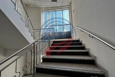 Spațiu comercial, de 2,400 mp, în Central