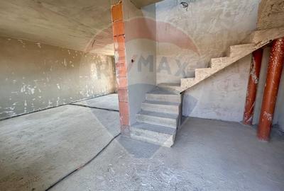 Casa  de vanzare la gri cu 4 camere,teren 552mp in Les - 4
