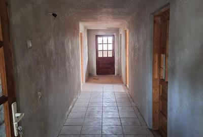 Casă cu 4 camere cu Teren 8700 Mp în Central - 2