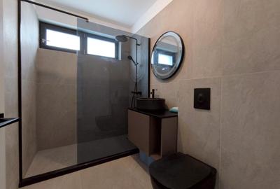 Casă cu 5 camere cu Teren 472 Mp în Ghencea