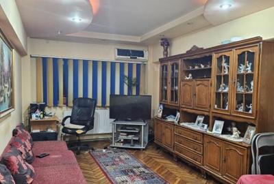Apartament cu 3 camere decomandat în Capitol - 1
