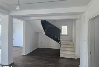 Casă cu 4 camere în Palazu Mare