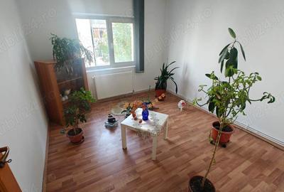 Casă cu 3 camere decomandat în Broșteni - 6