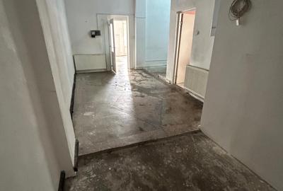 Spatiu Comercial de inchiriat in Sibiu pe Semaforului bl. 19 Pret negociabil - 5