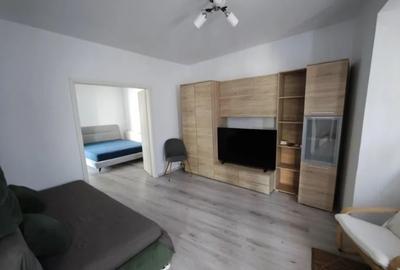 Apartament cu 3 camere semidecomandat, mobilat în Alba Iulia